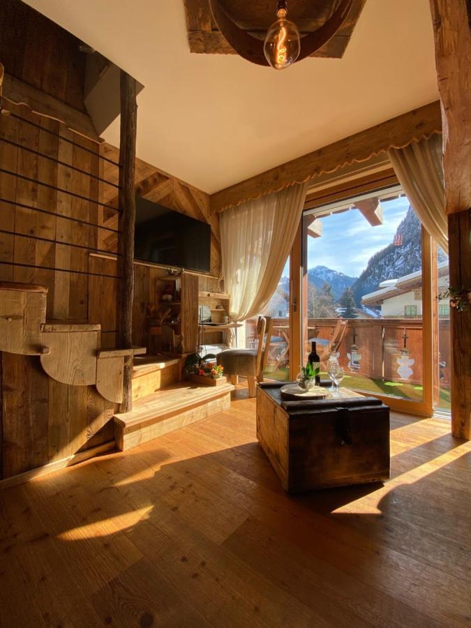 Calore Di Una Casa Di Montagna Campitello di Fassa Extérieur photo